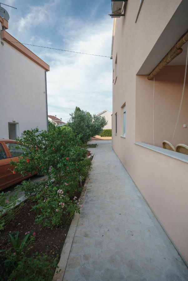 Apartmani Nedoklan ซรีมา ภายนอก รูปภาพ