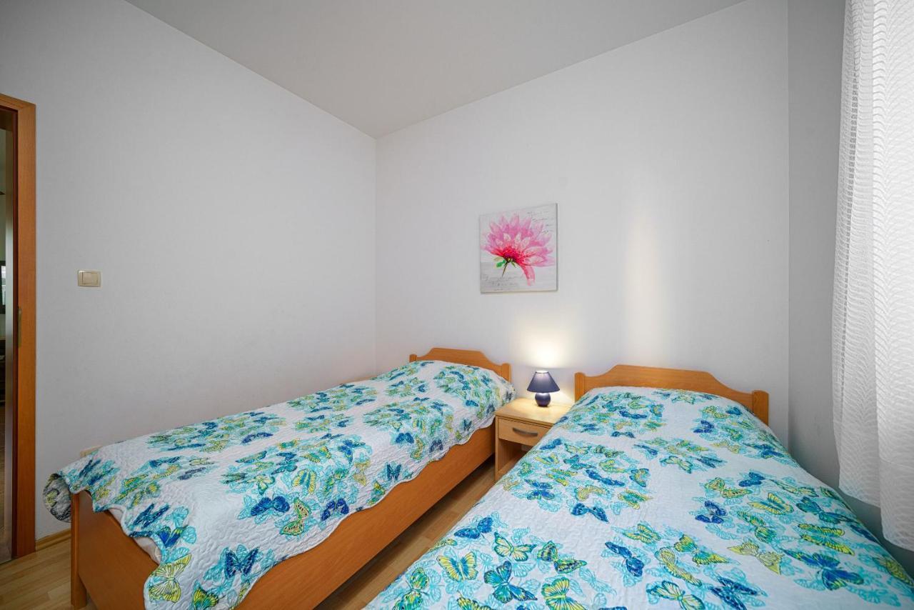 Apartmani Nedoklan ซรีมา ภายนอก รูปภาพ