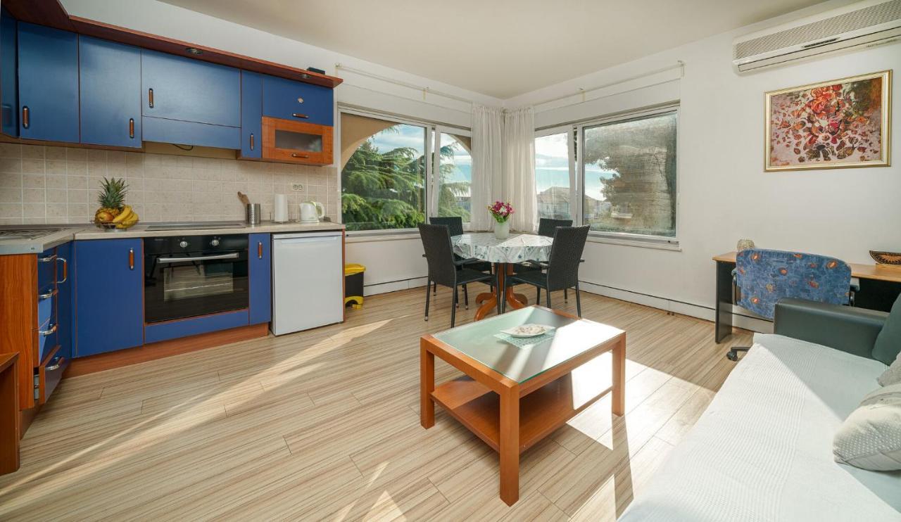 Apartmani Nedoklan ซรีมา ภายนอก รูปภาพ