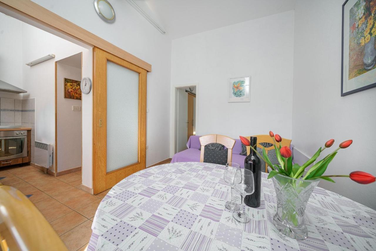 Apartmani Nedoklan ซรีมา ภายนอก รูปภาพ